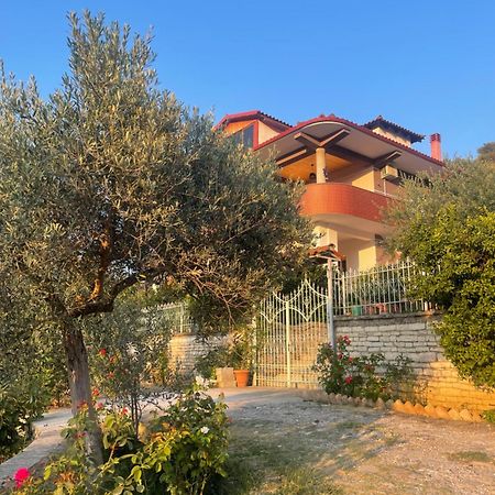 Georgemishel Guest House Berat Esterno foto