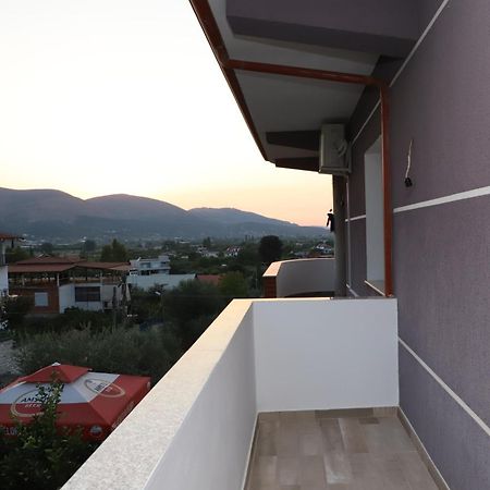 Georgemishel Guest House Berat Esterno foto