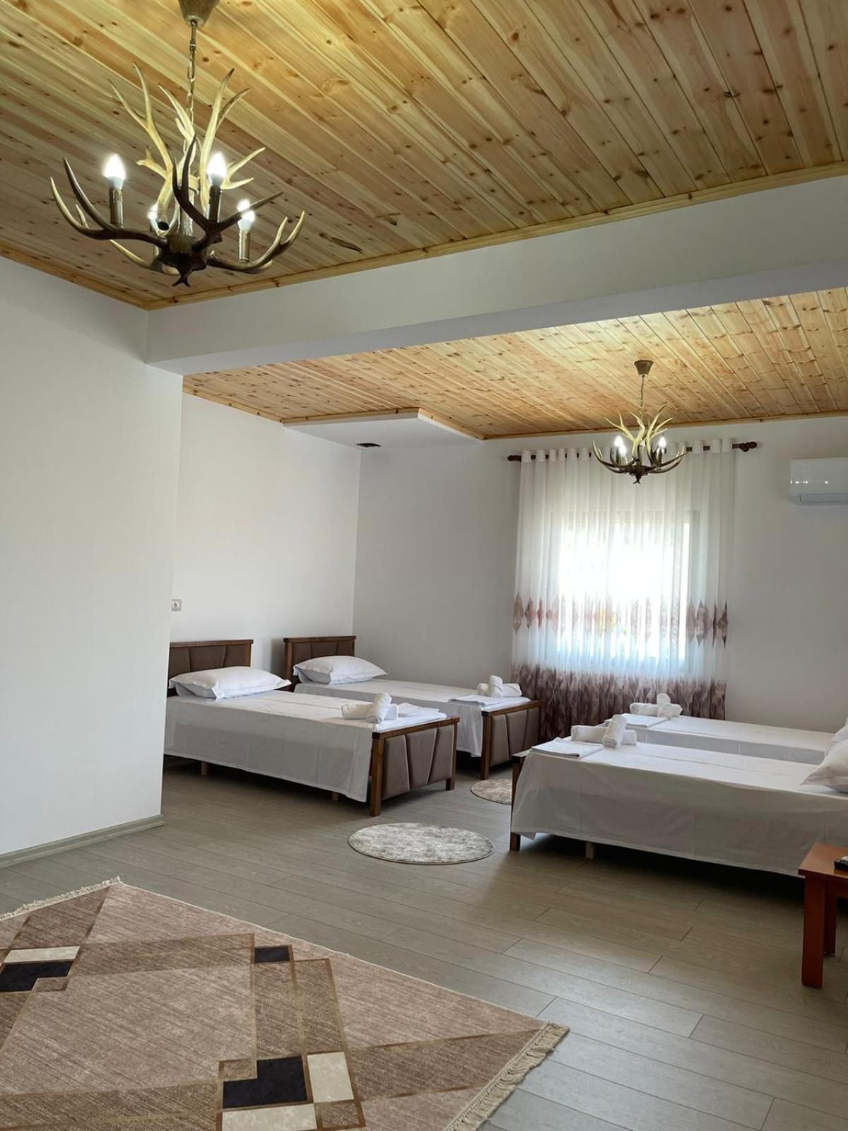 Georgemishel Guest House Berat Esterno foto