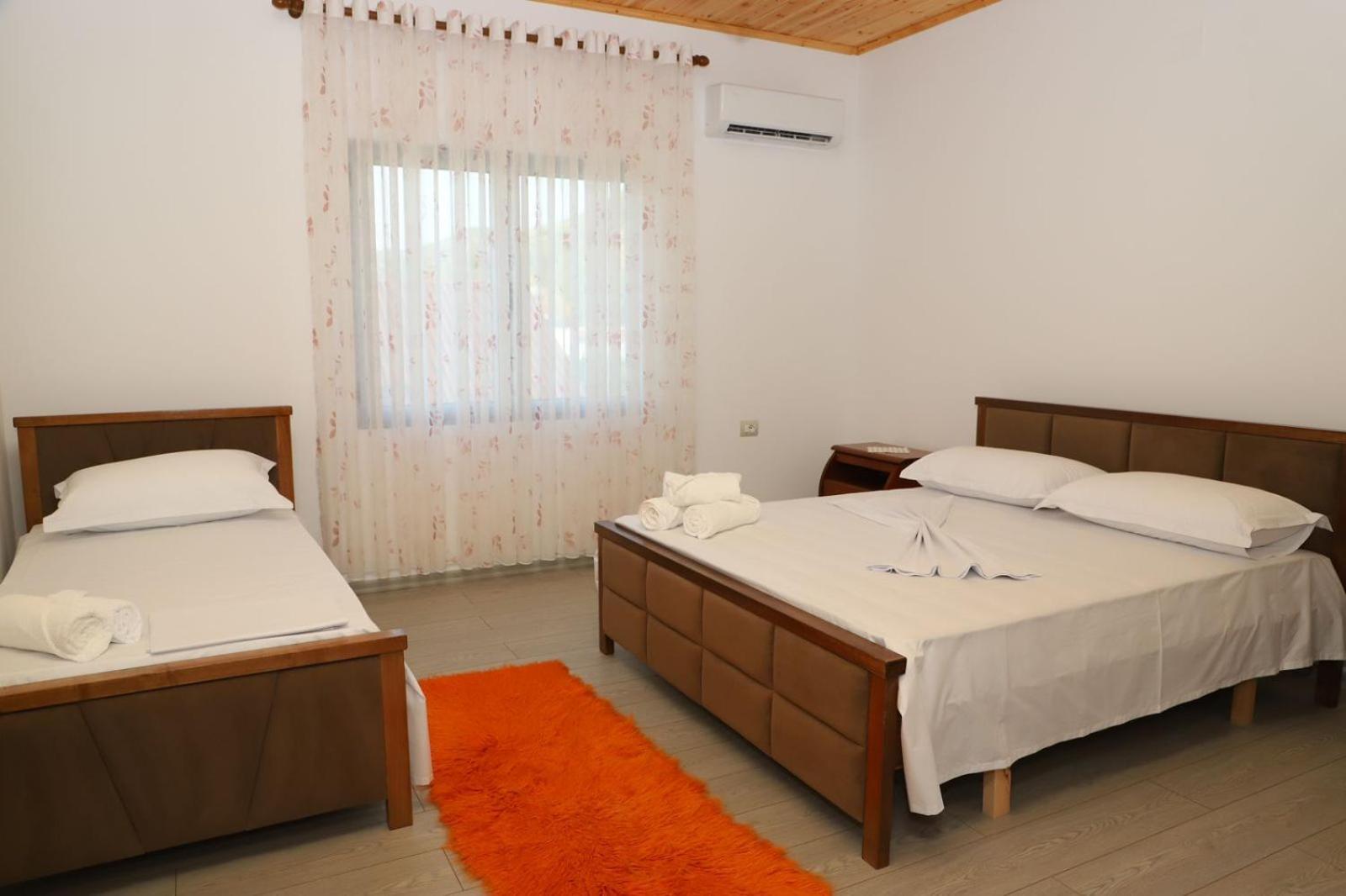 Georgemishel Guest House Berat Esterno foto