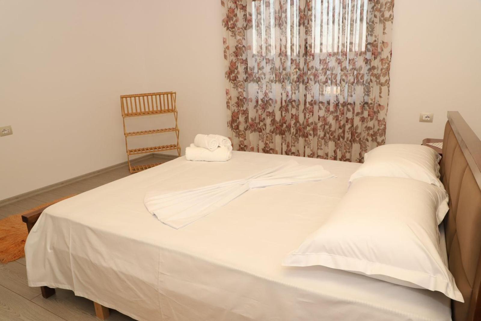 Georgemishel Guest House Berat Esterno foto