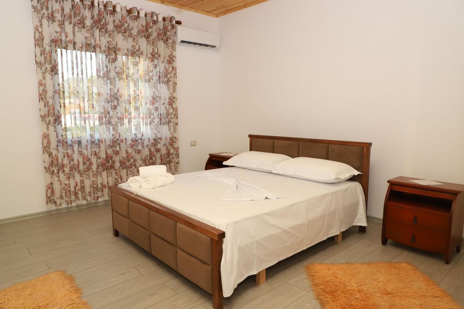 Georgemishel Guest House Berat Esterno foto