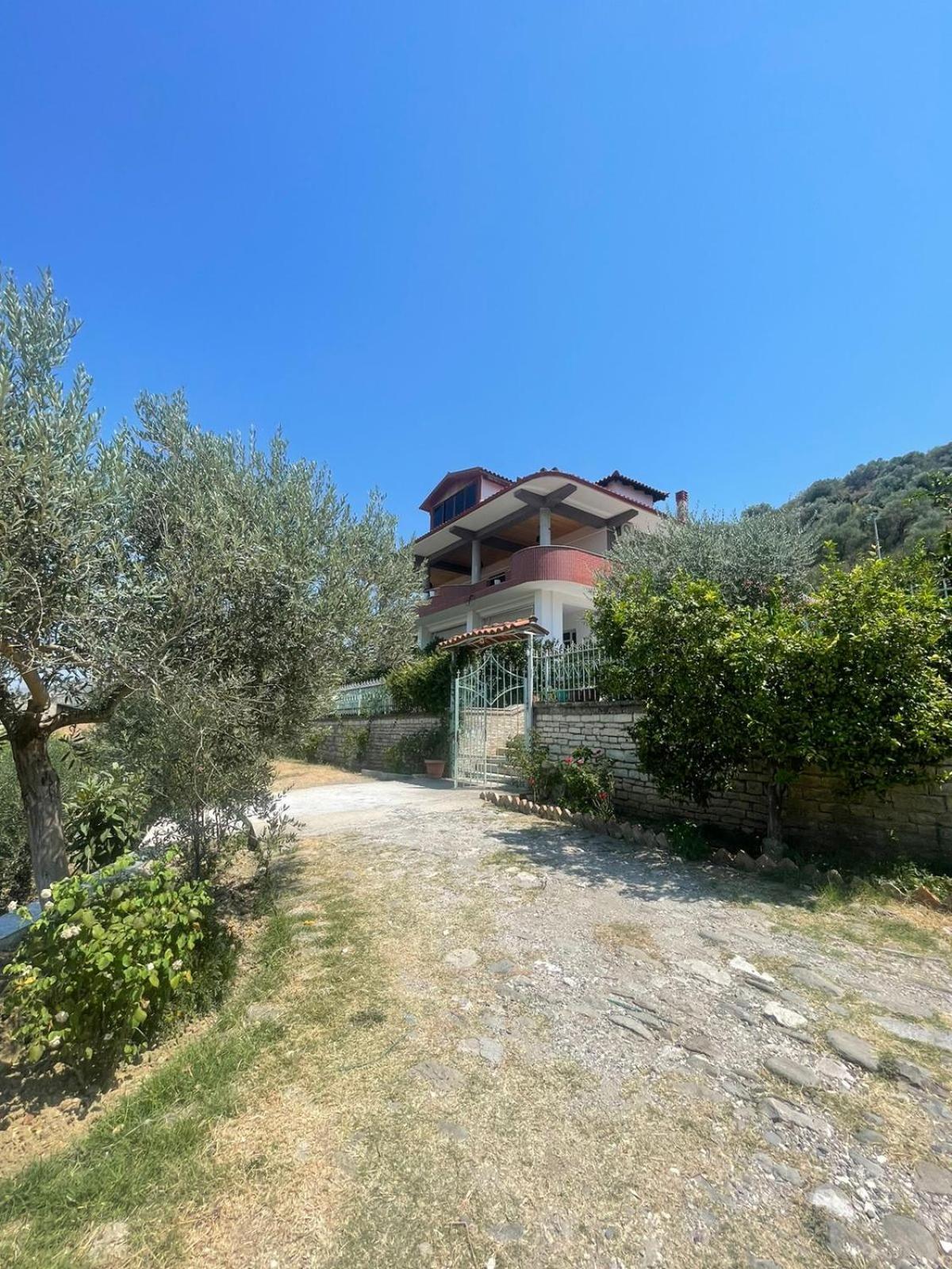 Georgemishel Guest House Berat Esterno foto