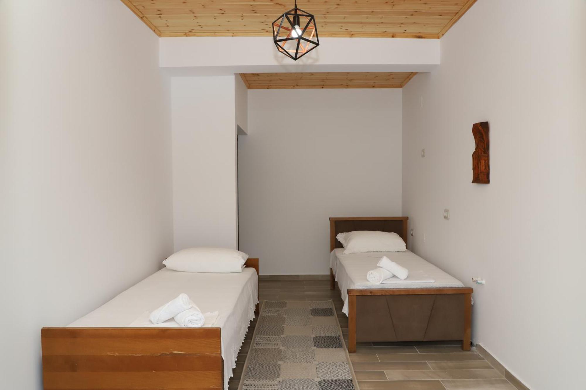 Georgemishel Guest House Berat Esterno foto