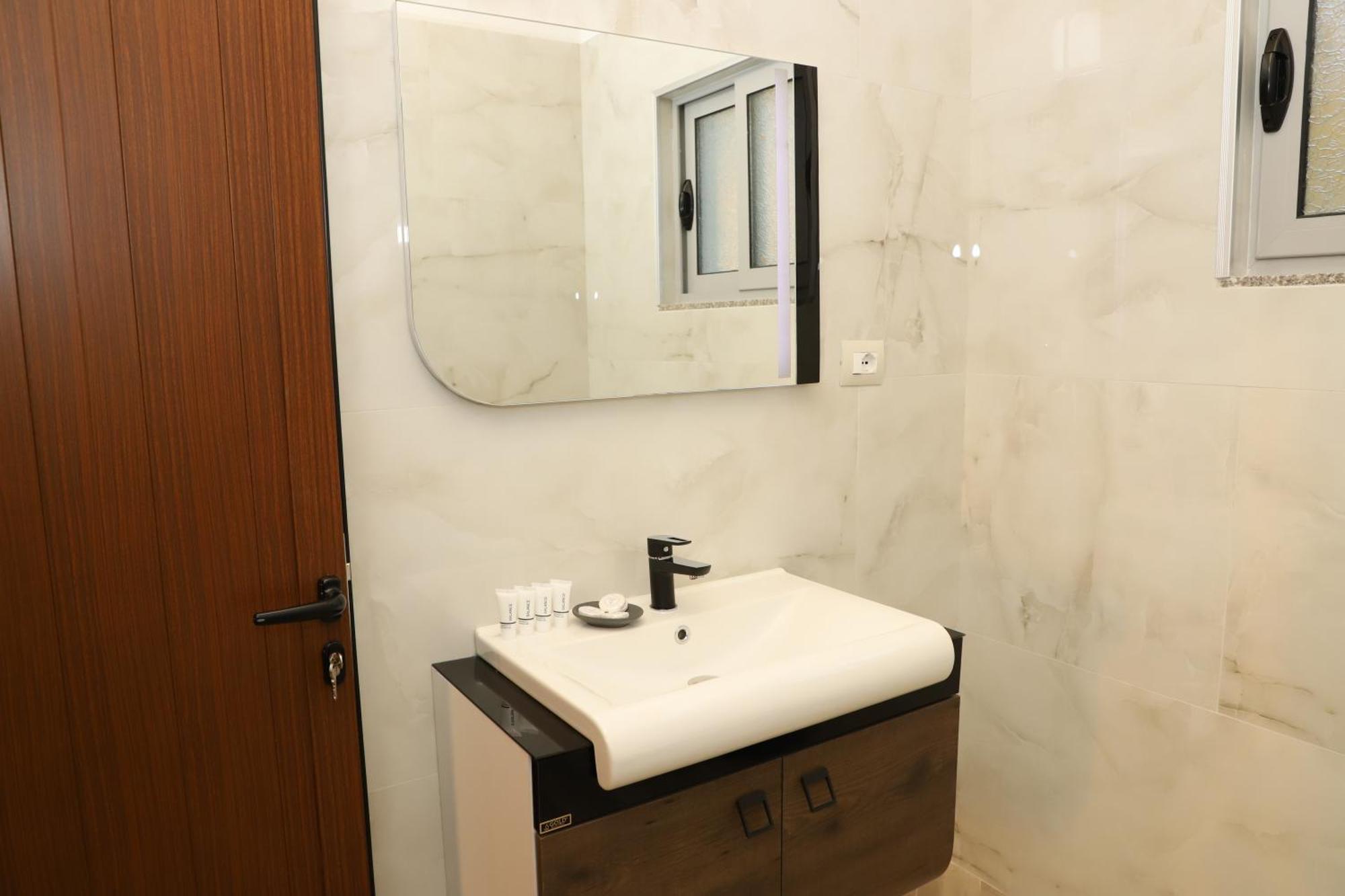 Georgemishel Guest House Berat Esterno foto