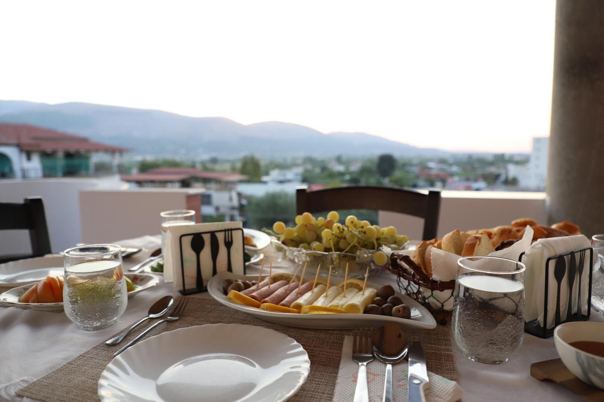 Georgemishel Guest House Berat Esterno foto