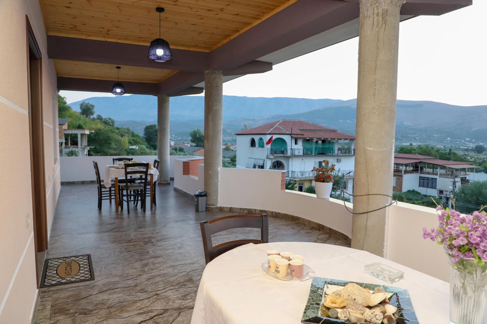 Georgemishel Guest House Berat Esterno foto