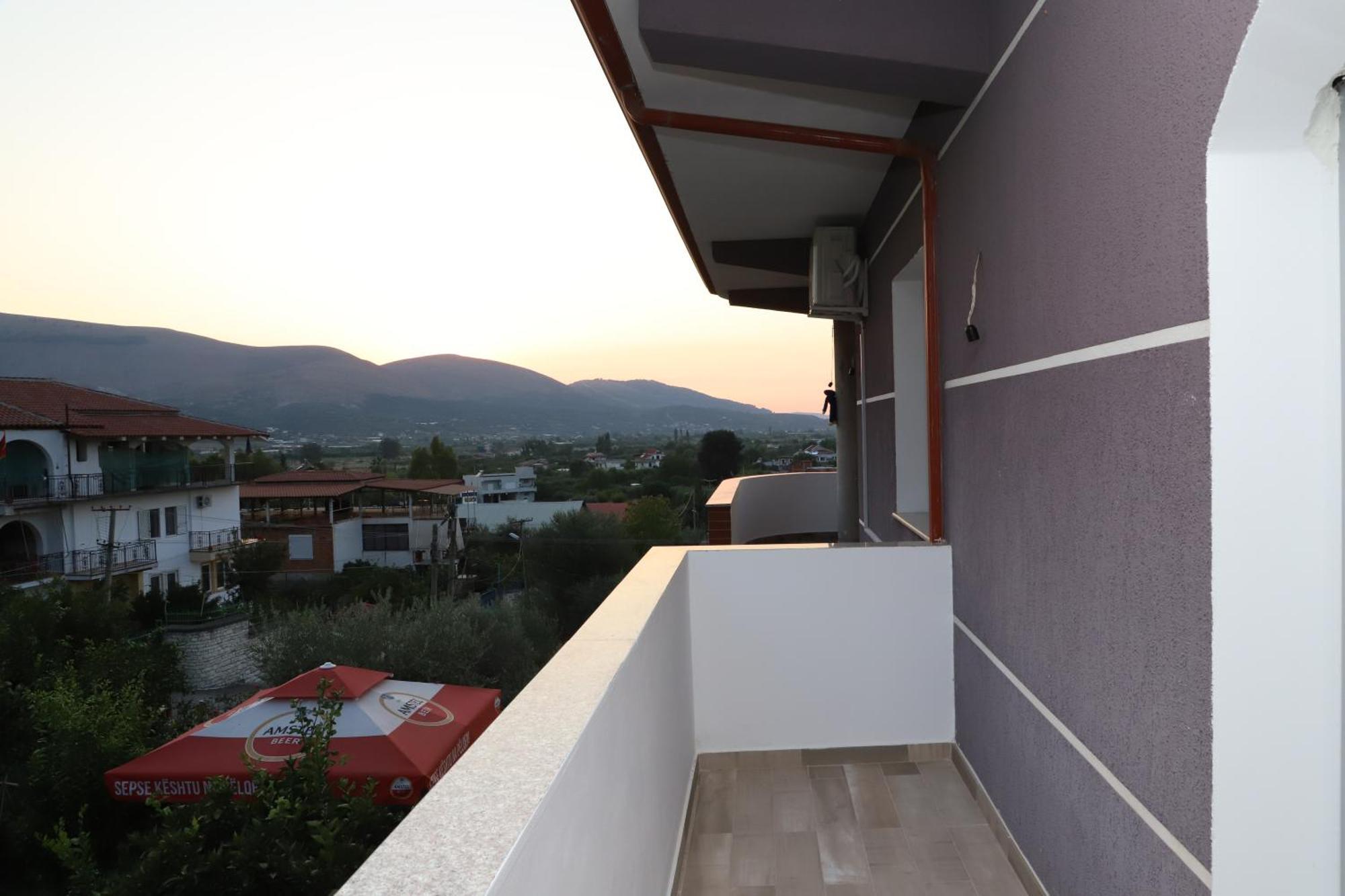 Georgemishel Guest House Berat Esterno foto