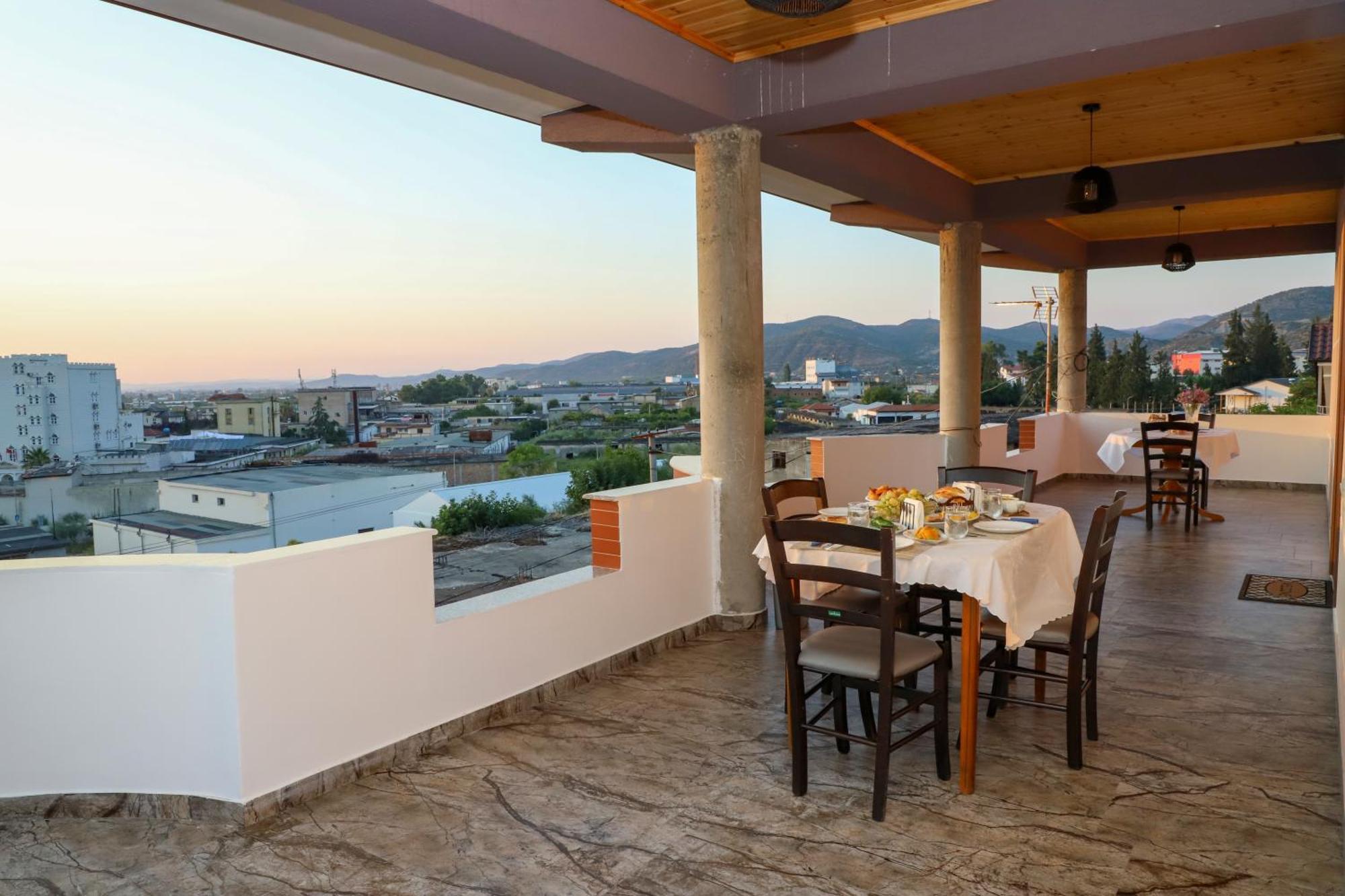 Georgemishel Guest House Berat Esterno foto