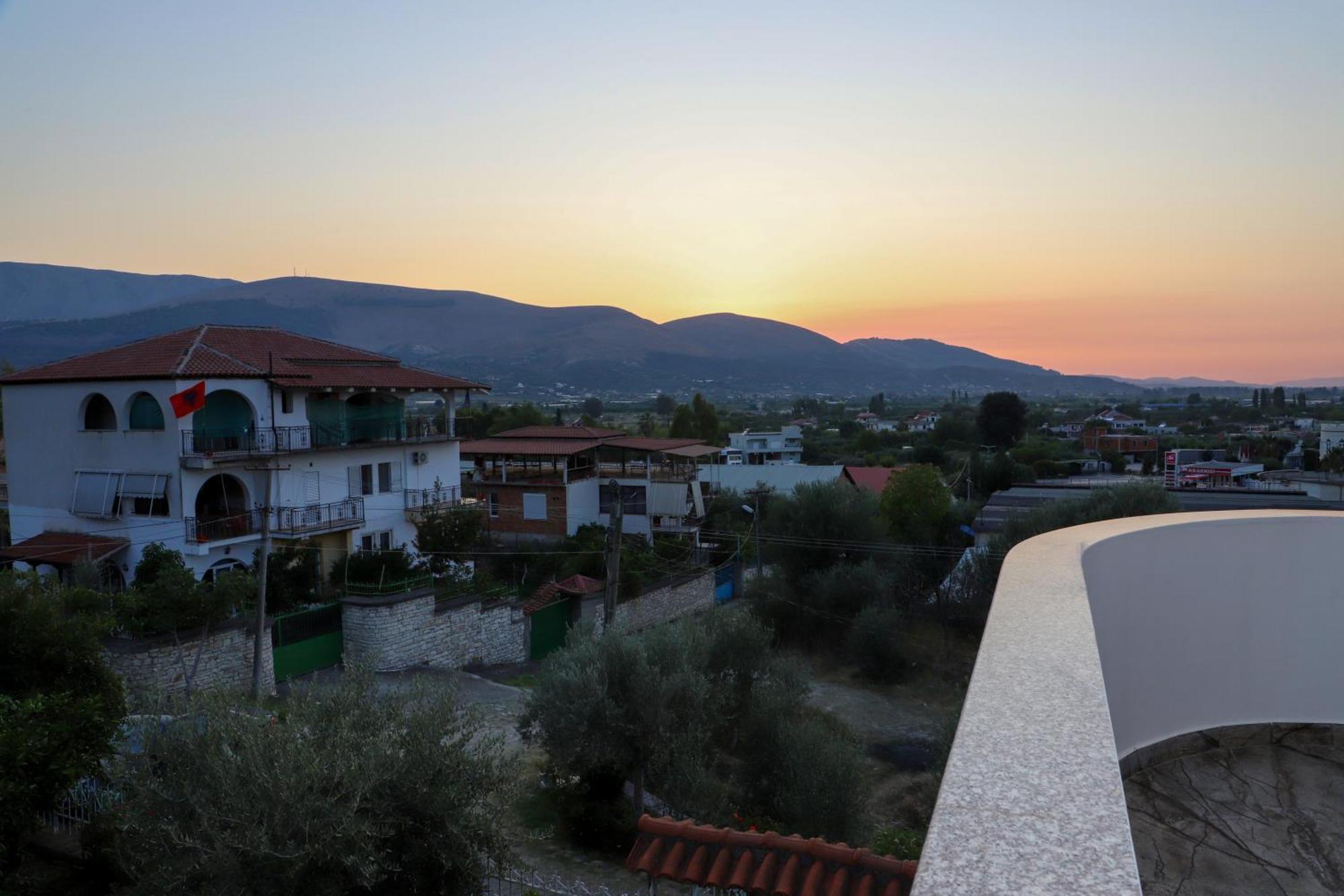 Georgemishel Guest House Berat Esterno foto
