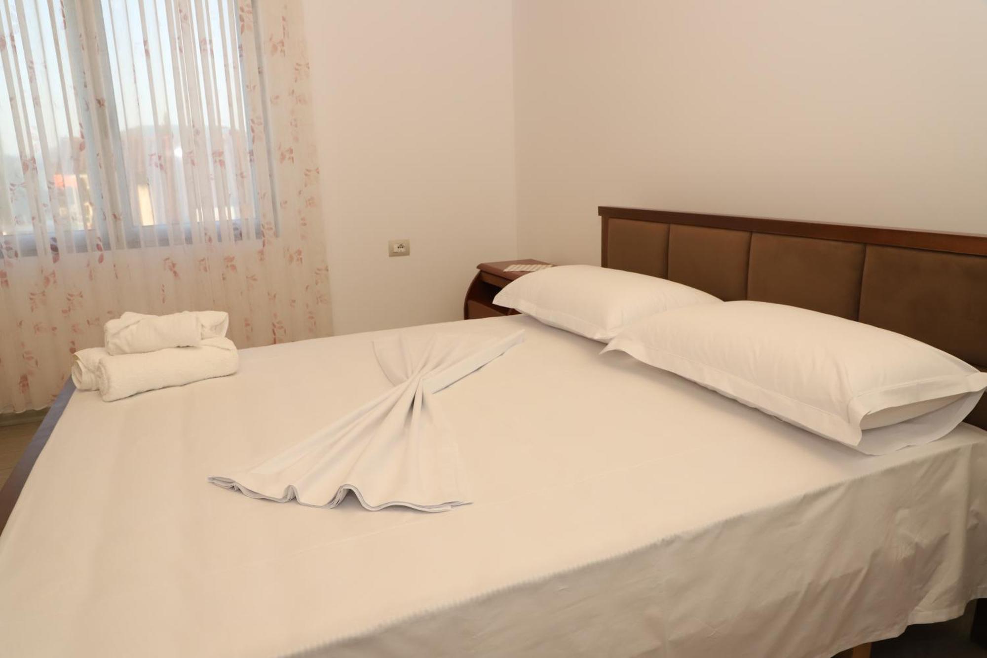Georgemishel Guest House Berat Esterno foto