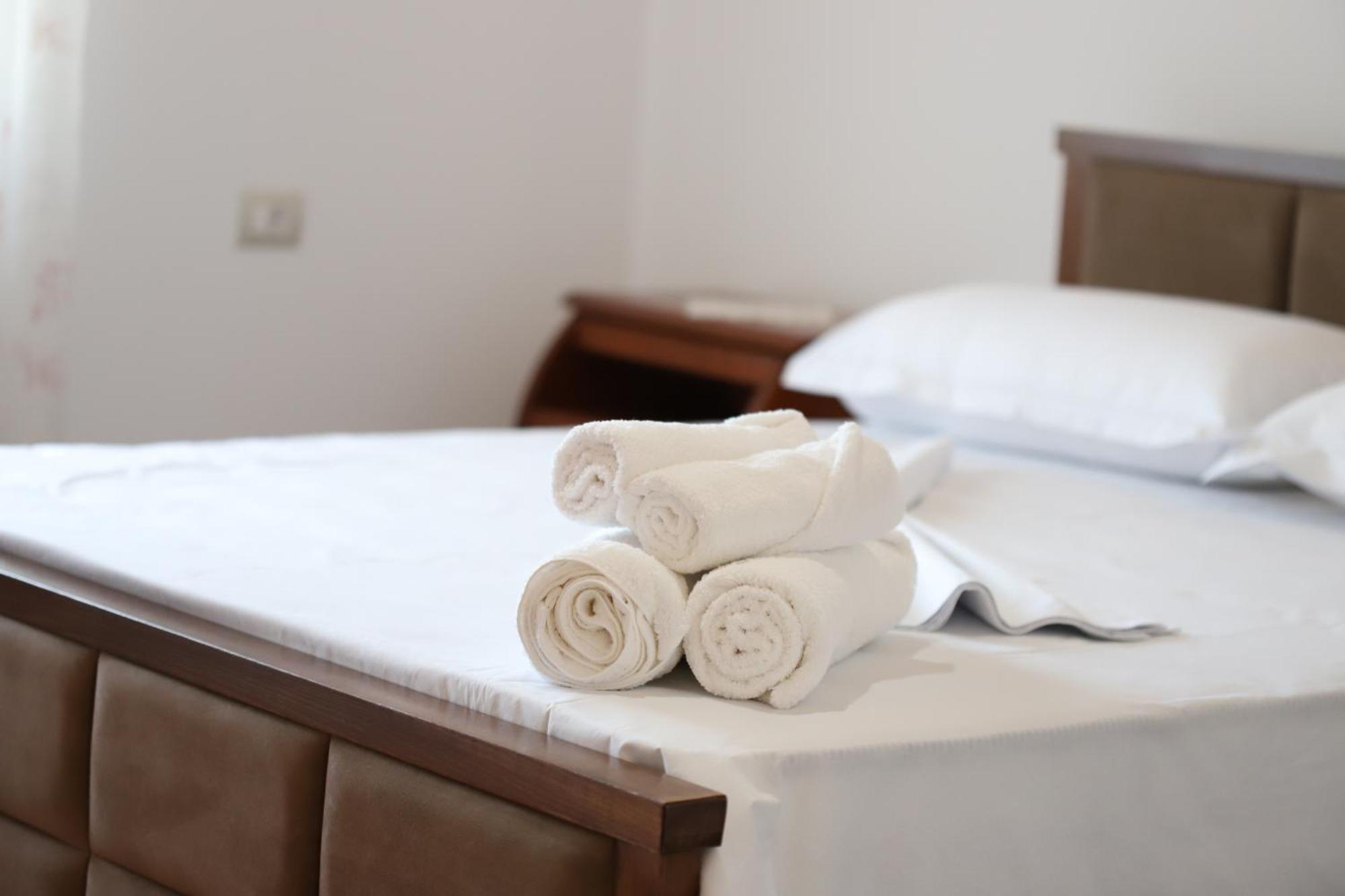 Georgemishel Guest House Berat Esterno foto
