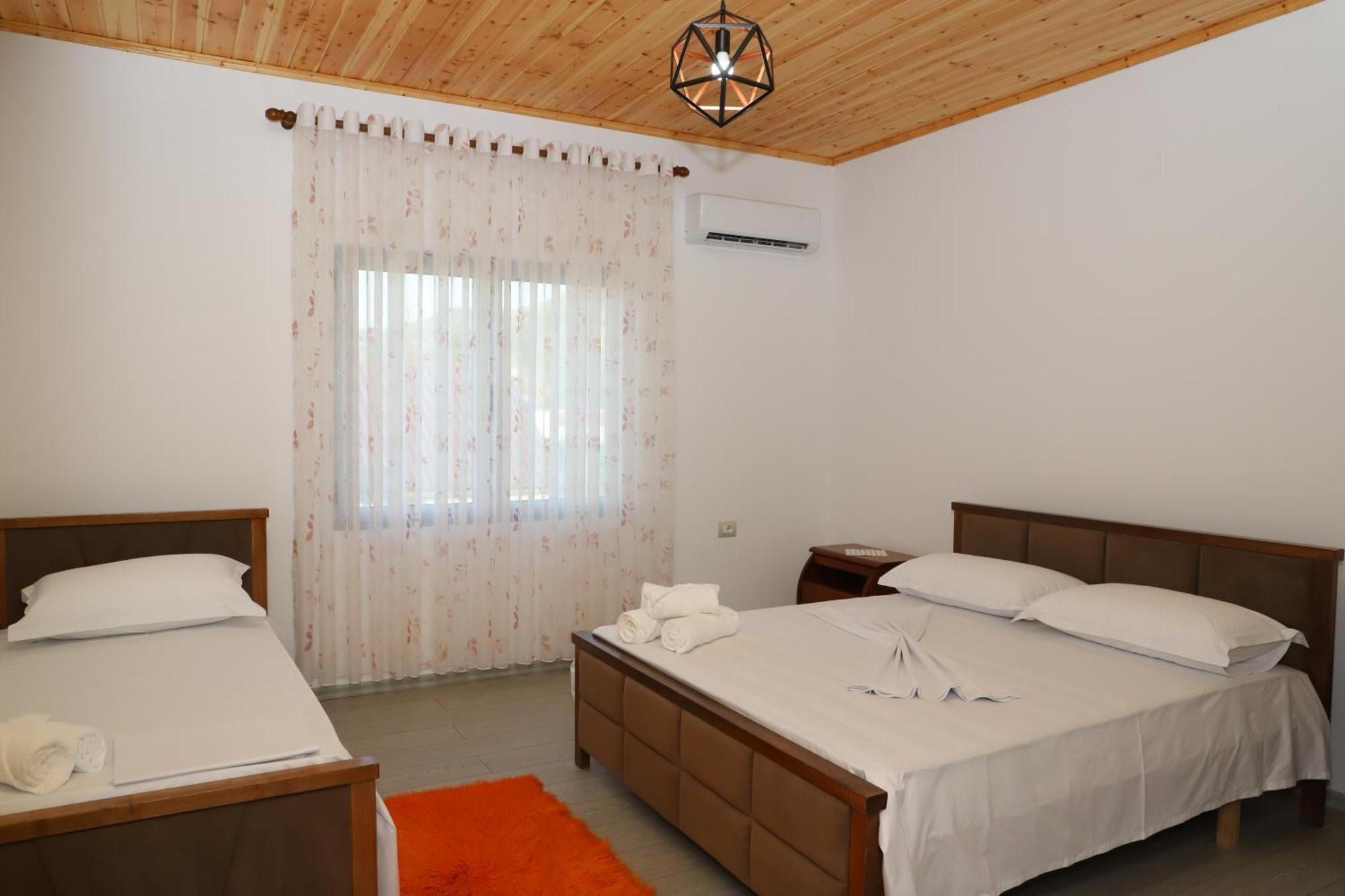 Georgemishel Guest House Berat Esterno foto