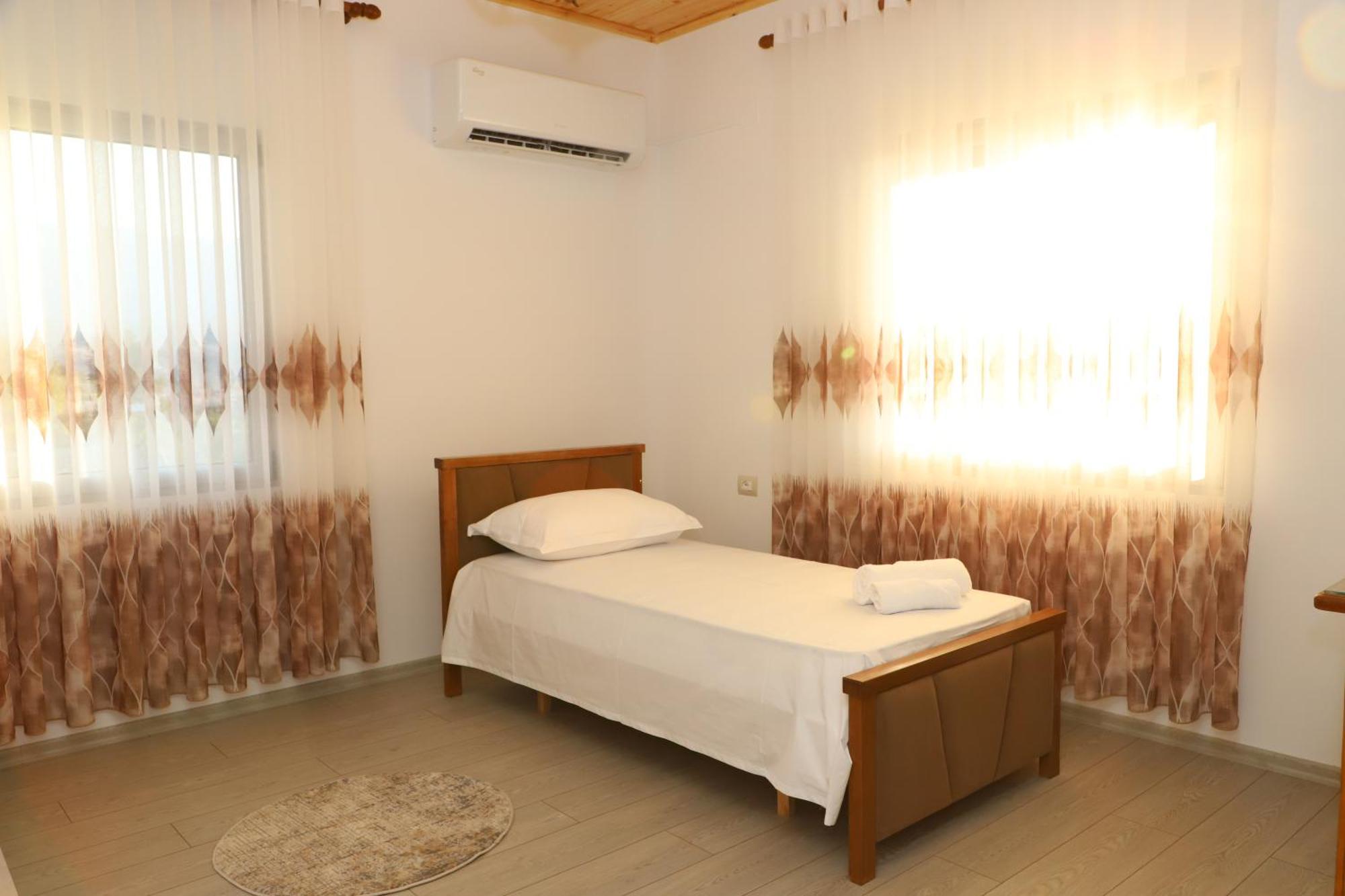 Georgemishel Guest House Berat Esterno foto