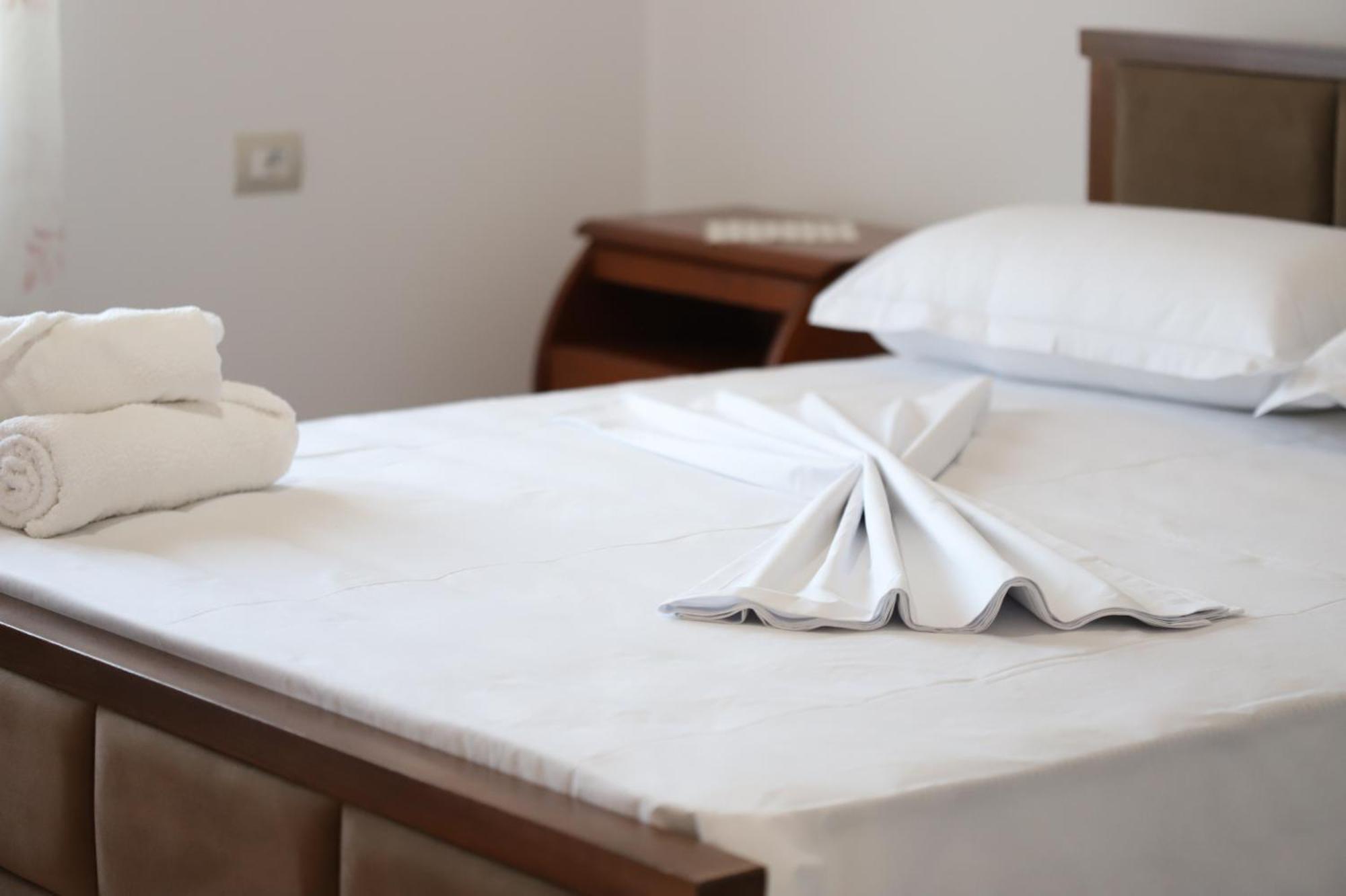 Georgemishel Guest House Berat Esterno foto