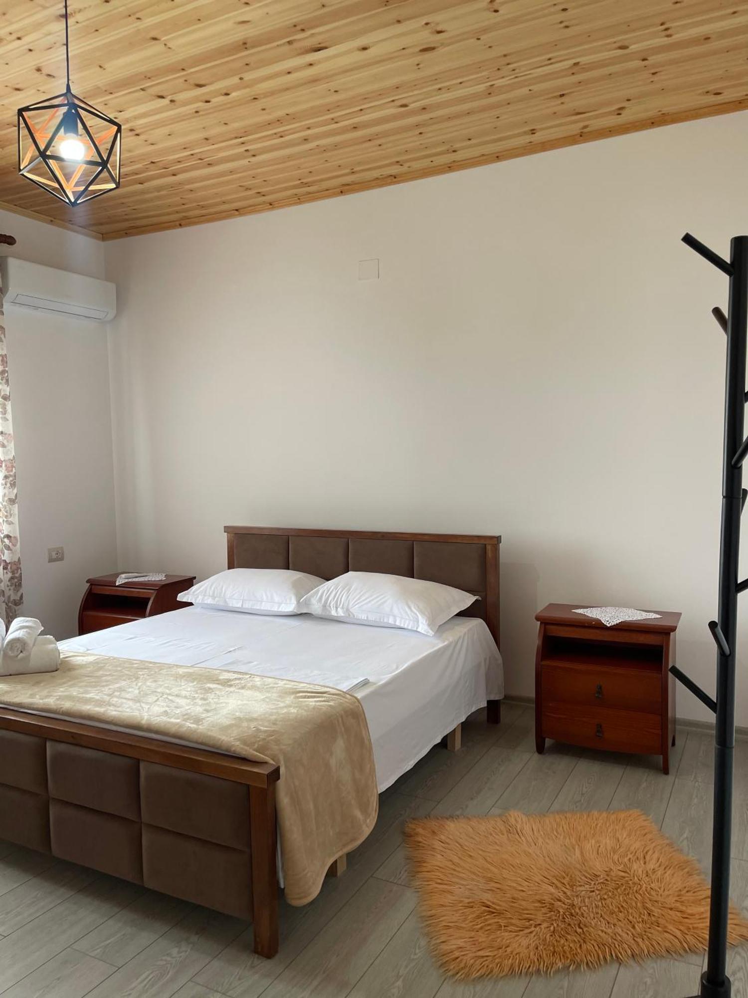 Georgemishel Guest House Berat Esterno foto