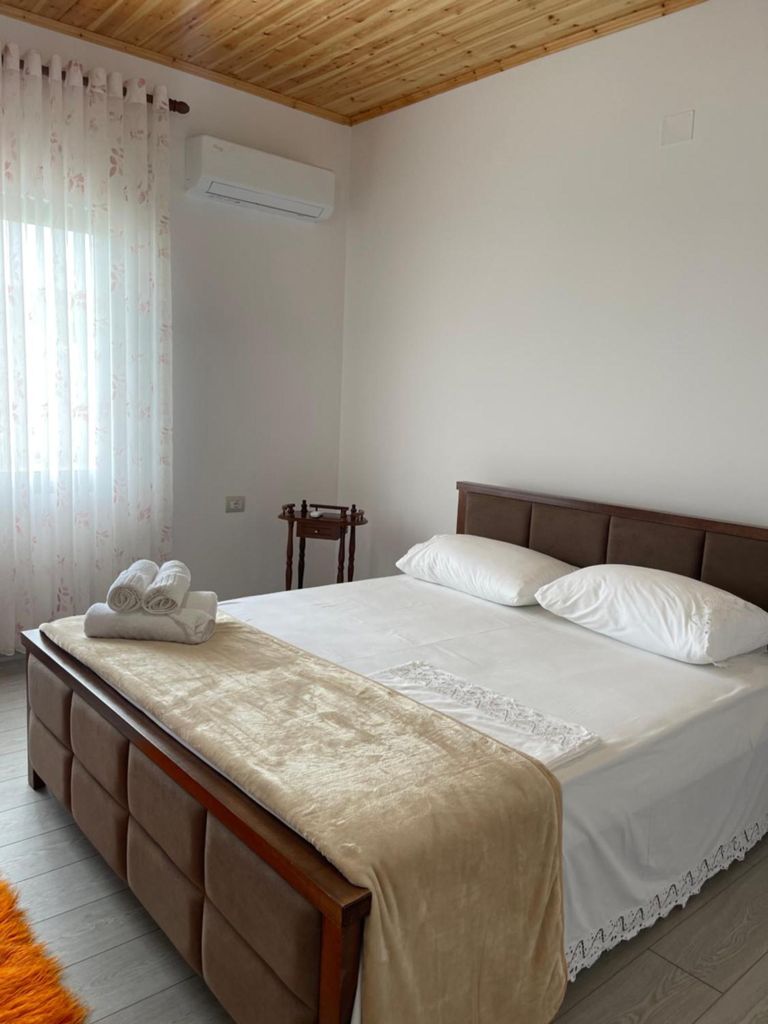 Georgemishel Guest House Berat Esterno foto