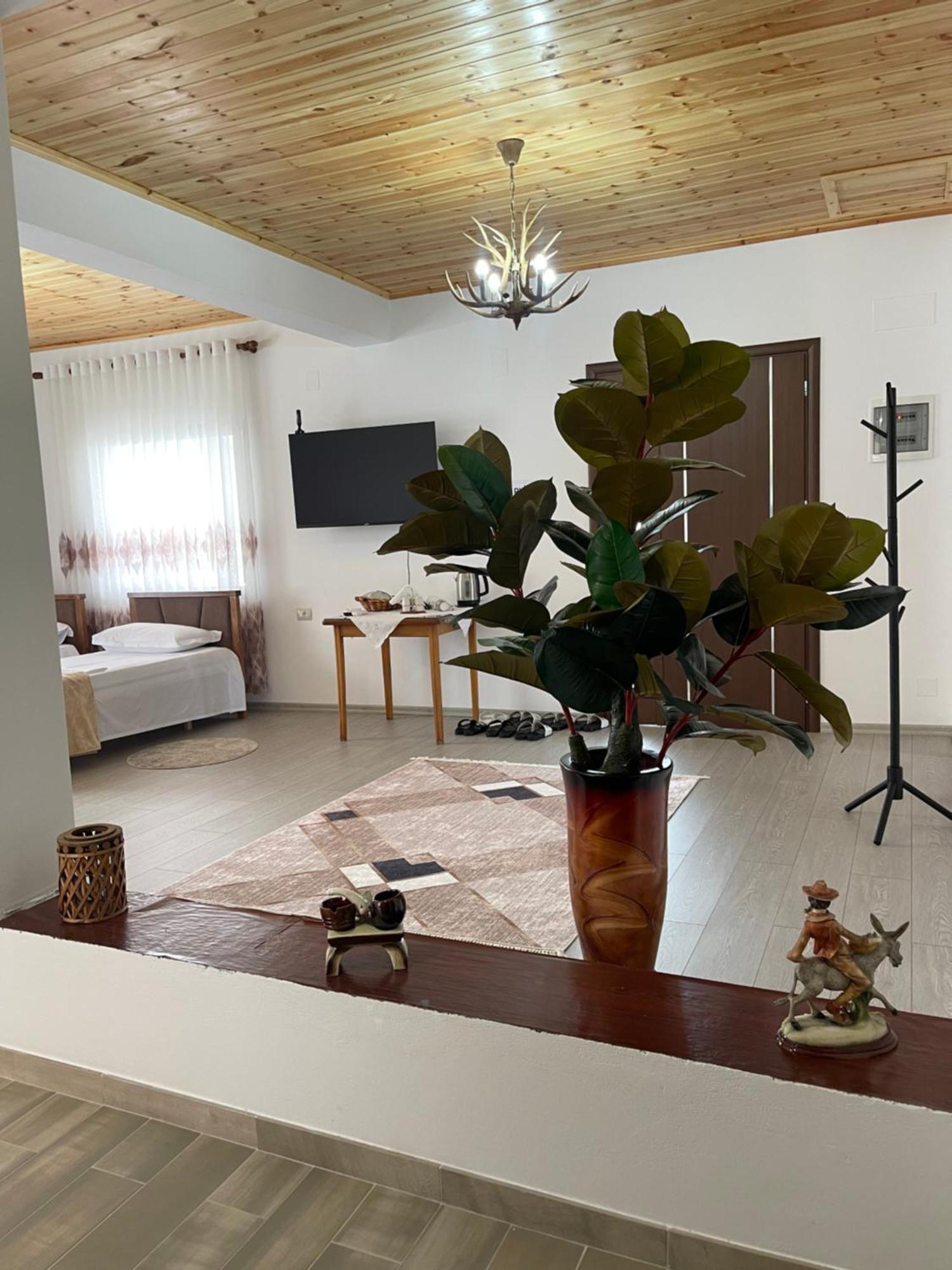 Georgemishel Guest House Berat Esterno foto