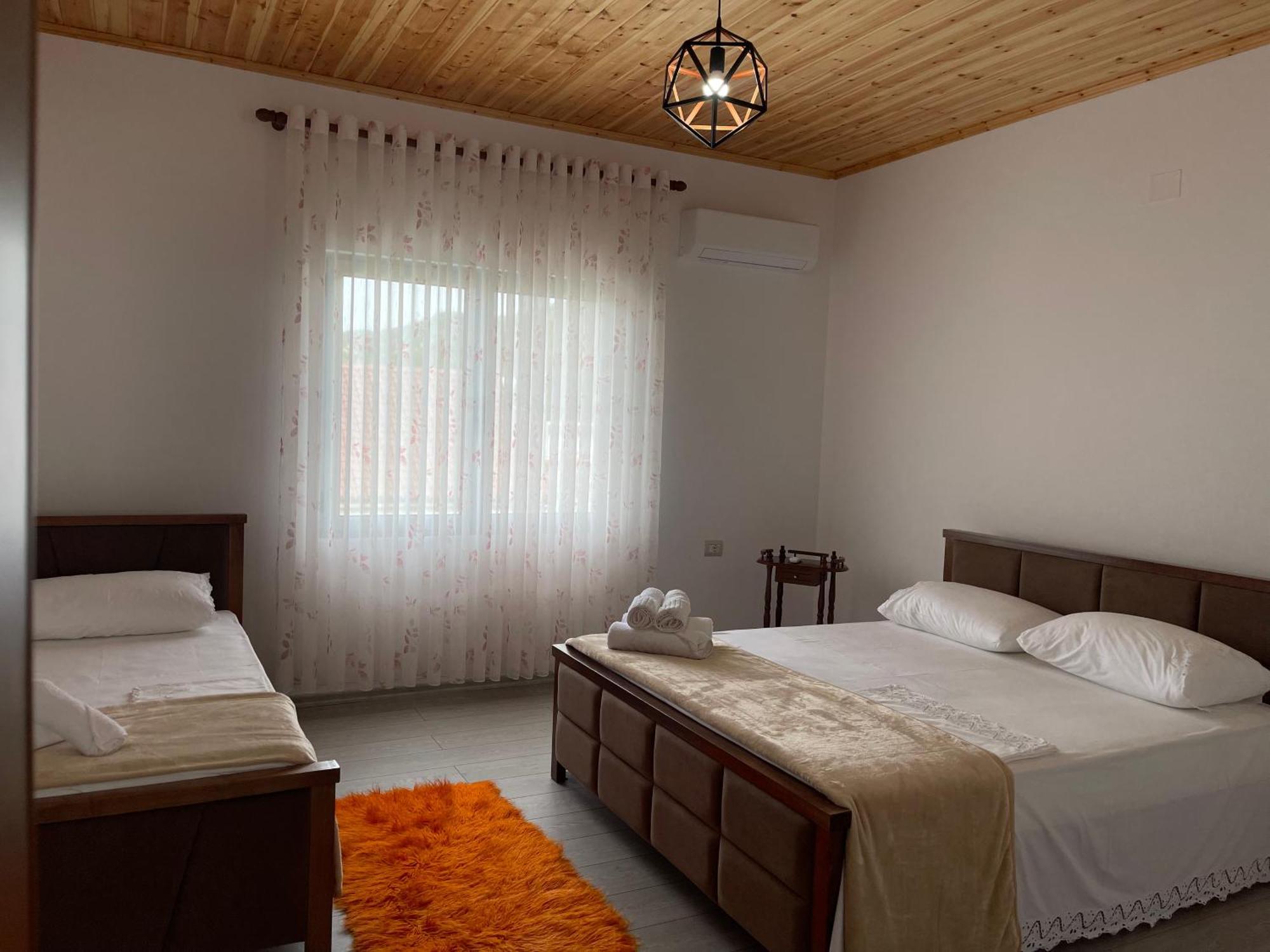 Georgemishel Guest House Berat Esterno foto