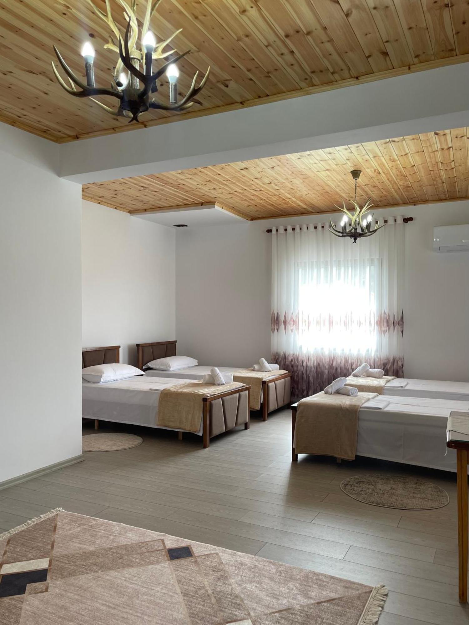 Georgemishel Guest House Berat Esterno foto