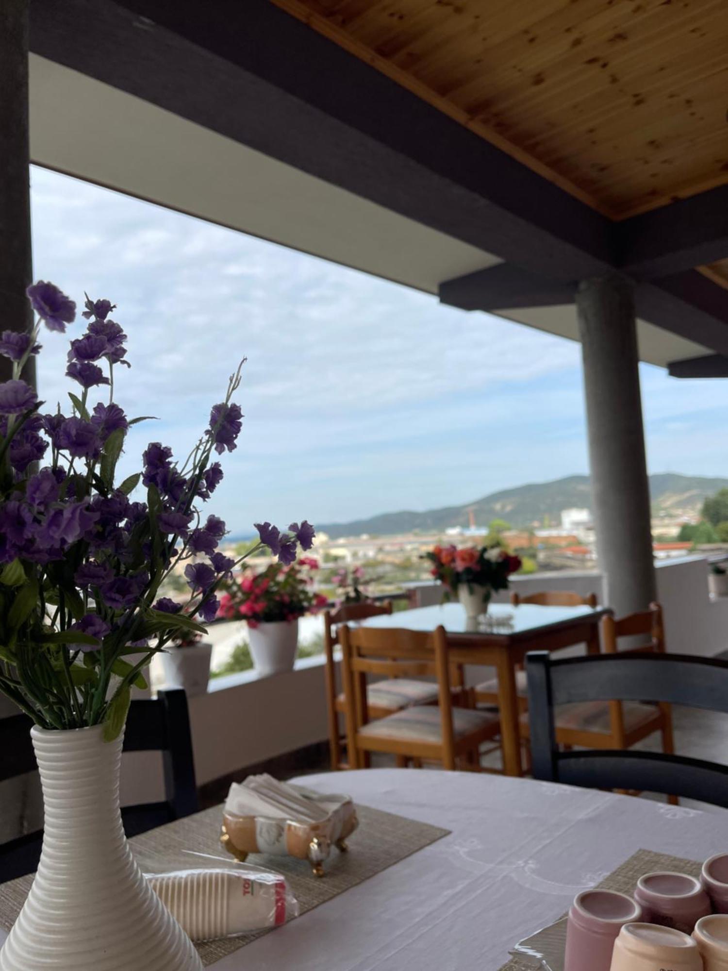 Georgemishel Guest House Berat Esterno foto