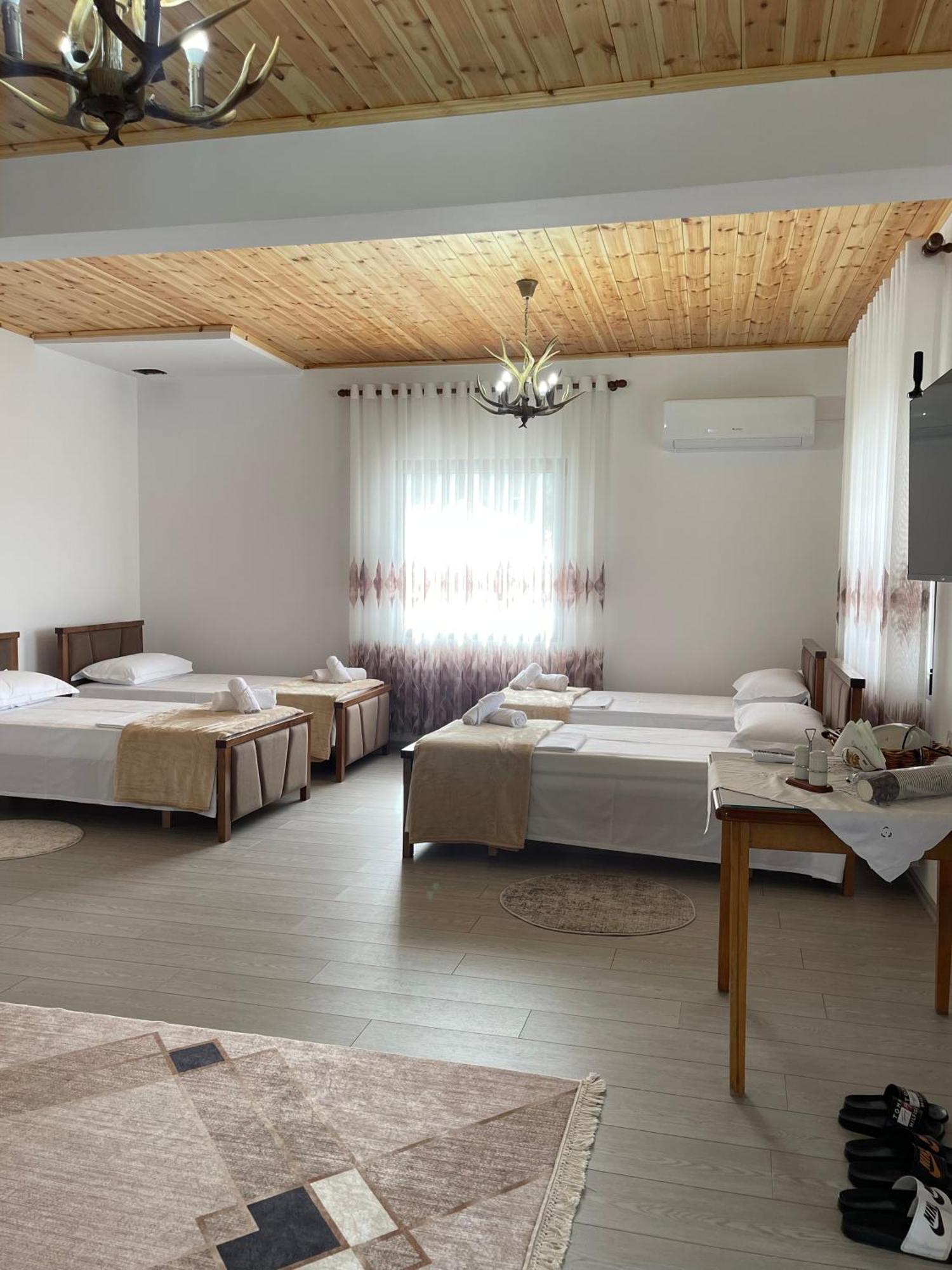 Georgemishel Guest House Berat Esterno foto