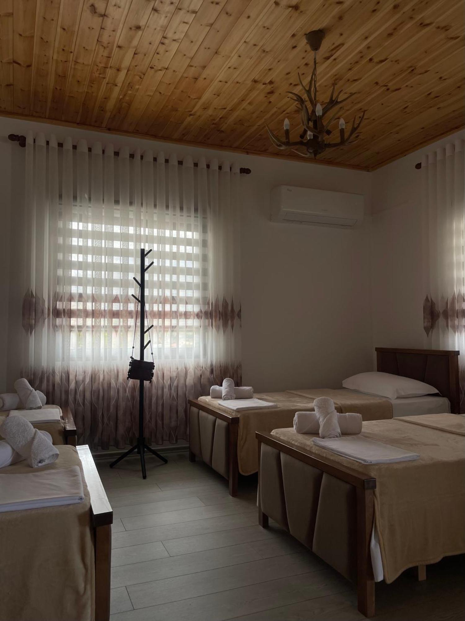 Georgemishel Guest House Berat Esterno foto