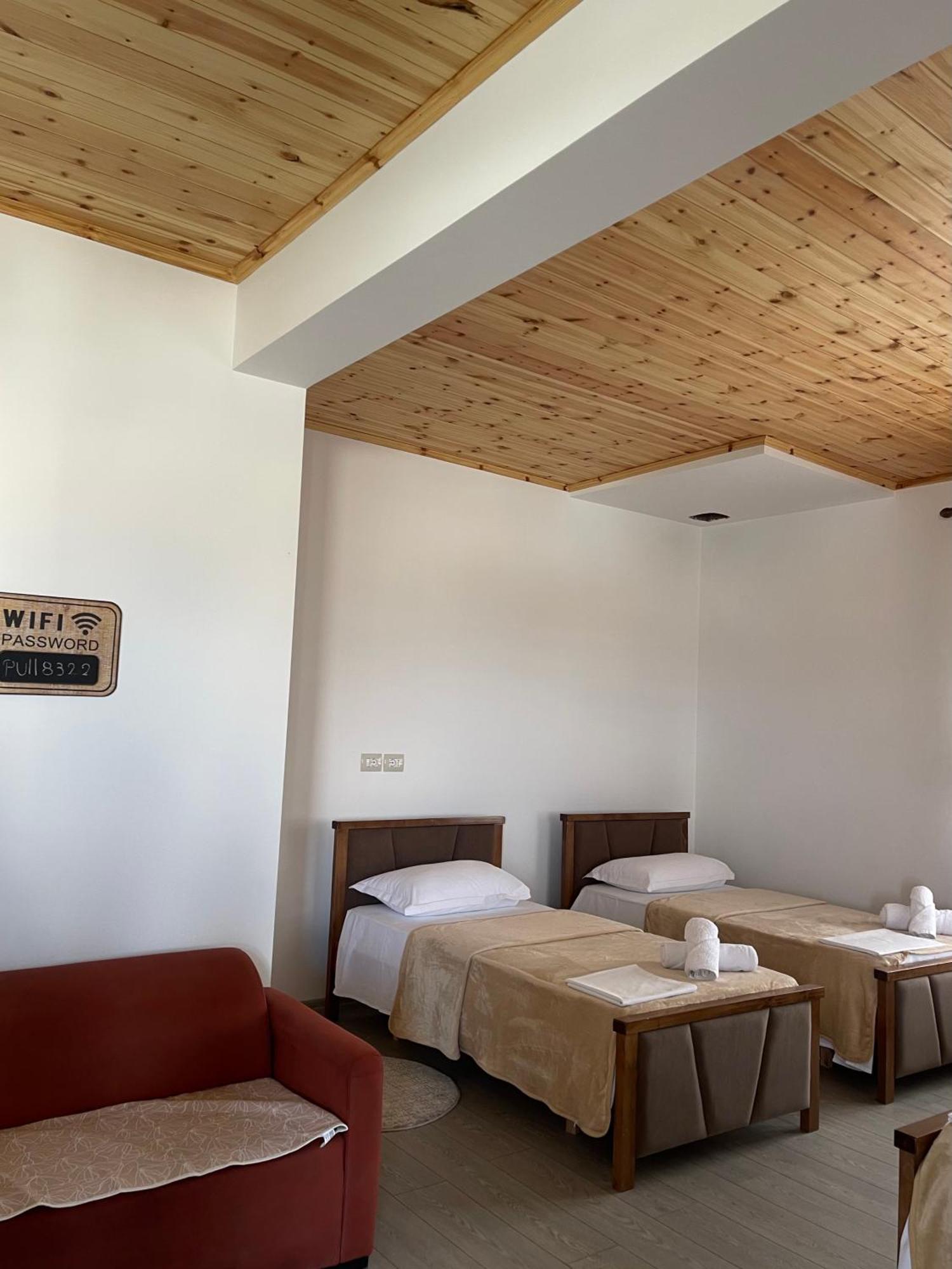 Georgemishel Guest House Berat Esterno foto