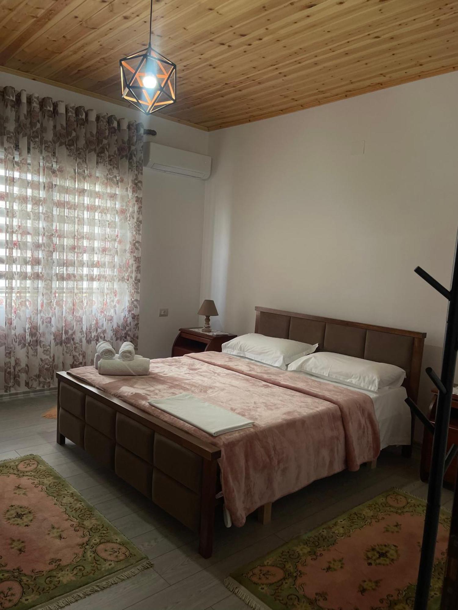 Georgemishel Guest House Berat Esterno foto