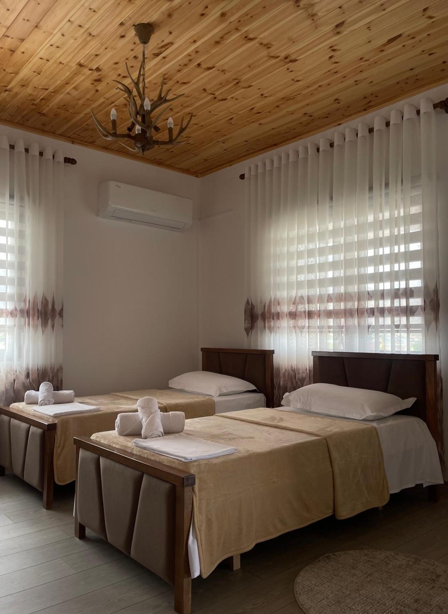 Georgemishel Guest House Berat Esterno foto