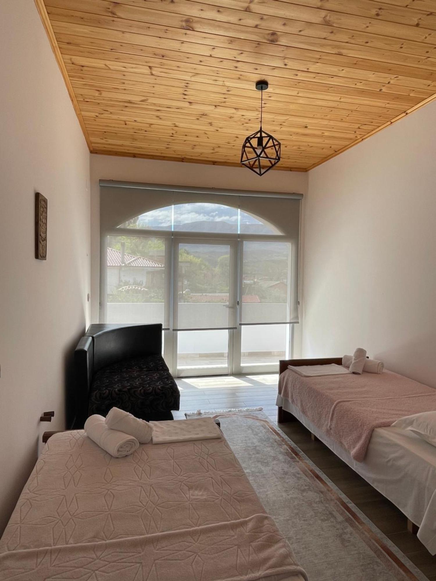 Georgemishel Guest House Berat Esterno foto